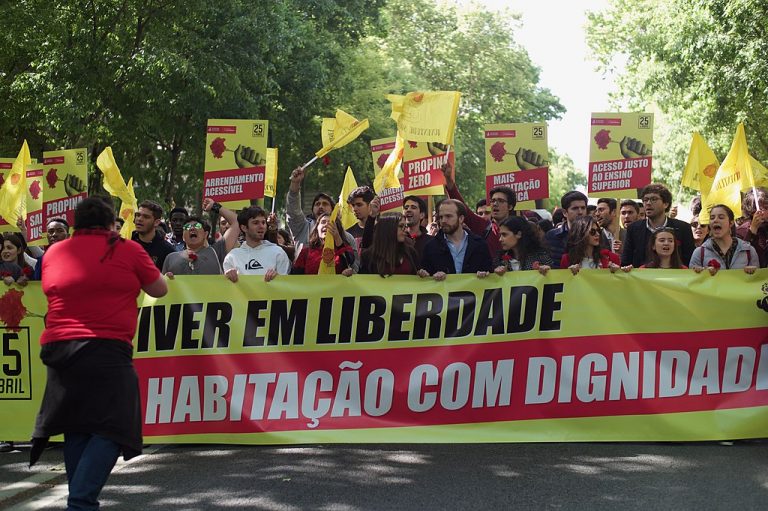 Portuguese socialists celebrate the the 25th anniversary of the Carnation Revolution. Photo credit: Pedro Ribeiro Simões / CC BY 2.0