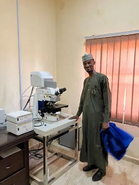 Mahmoud with the Confocal microscope. Photo Credit: Louise Serpell