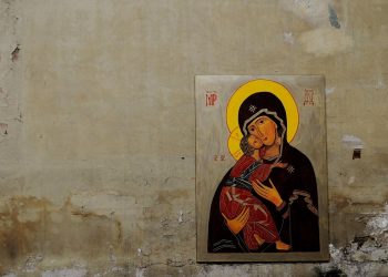 Image of Mary in Bethlehem against a wall