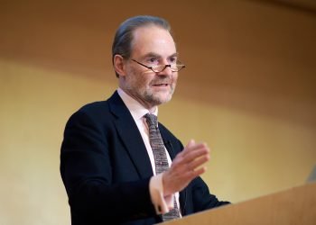 Timothy Garton Ash delivering a lecture