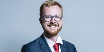 Official portrait of Lloyd Russell-Moyle