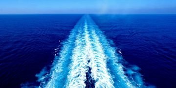 The wash of a cruise ship. Photo by Damon On Road on Unsplash