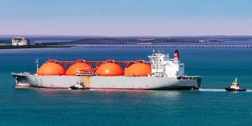 Tanker transporting gas