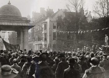 The unveiling ceremony for the Royal Pavilion's Indian Gate, 26 October 1921.