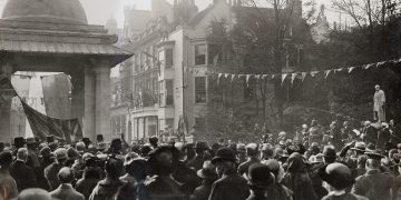 The unveiling ceremony for the Royal Pavilion's Indian Gate, 26 October 1921.