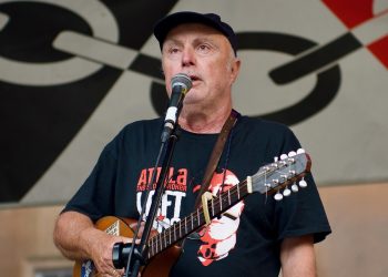 Attila the Stockbroker on stage