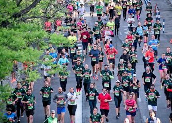 A crowd of Marathon runners