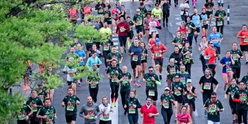 A crowd of Marathon runners