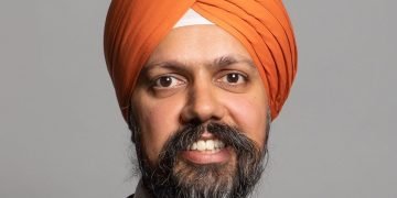 Tan Dhesi portrait