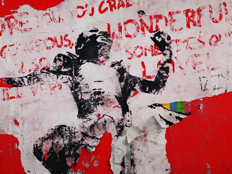 Graffiti saying Revolution!