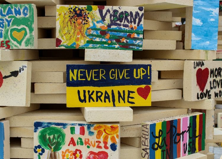artwork imploring Ukraine to never give up