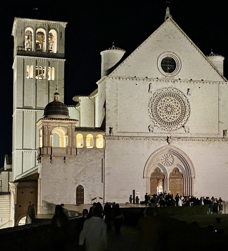 Queuing for Micrologus concert, Assisi Basilica